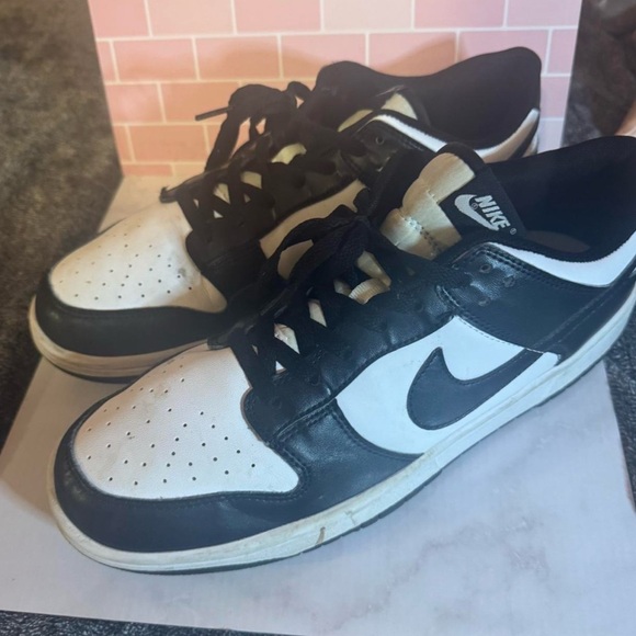 Nike Men's Classic Black and White Sneakers - Picture 1 of 4